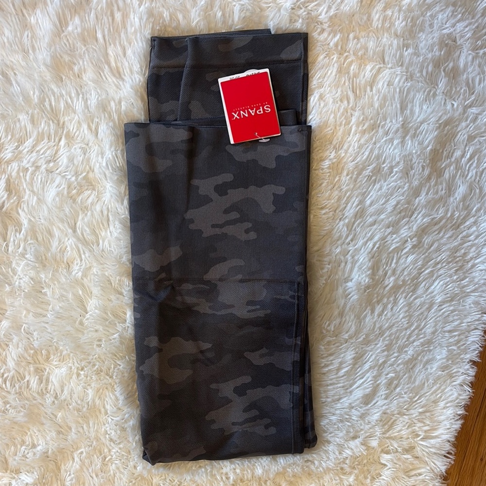 NWT Spanx  Camo Leggings